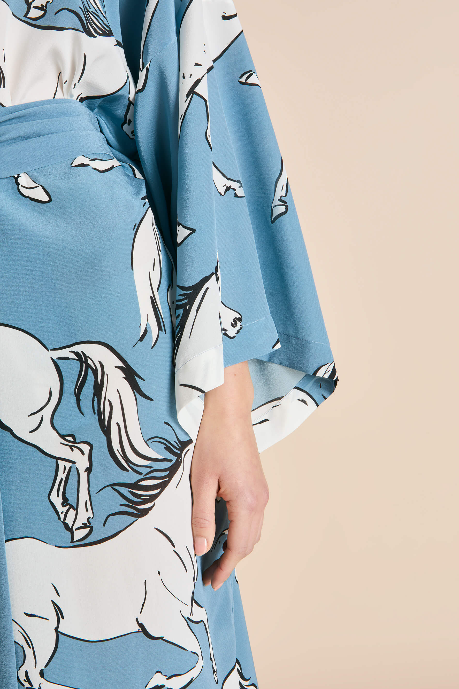 amaya cordelia blue horse robe in silk crêpe de chine 