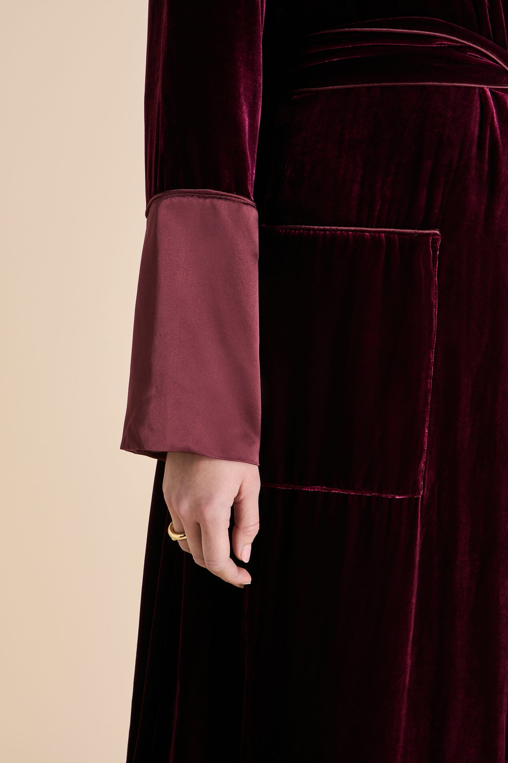 capability burgundy robe in silk velvet 