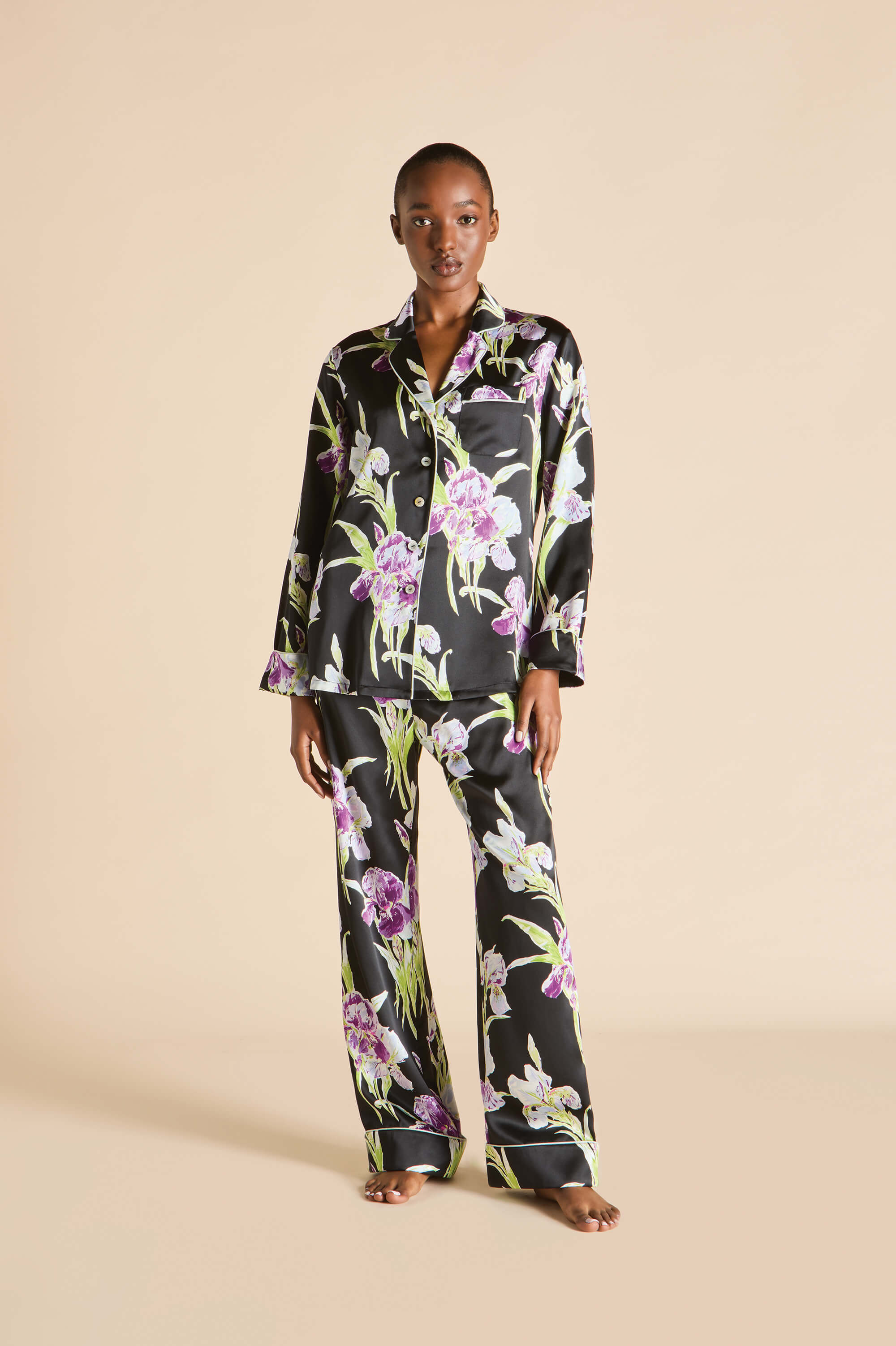 【OLIVIA VON HALLE】wolfe プリント silk-satin pajama set Lila Athena Black Floral Pajamas in Silk Satin | Olivia von