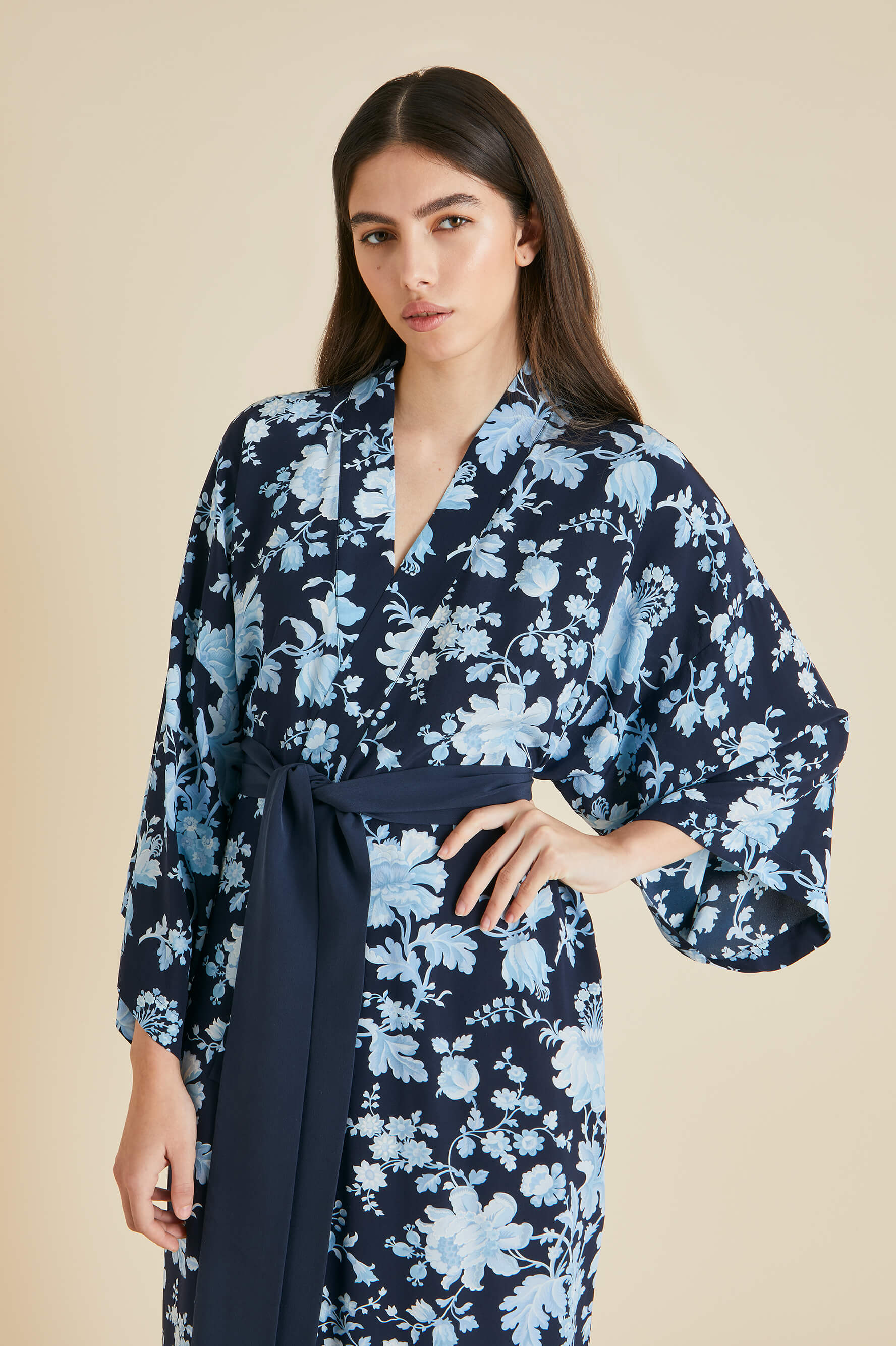 Queenie Alcides Blue Floral Robe in Silk Crêpe de Chine