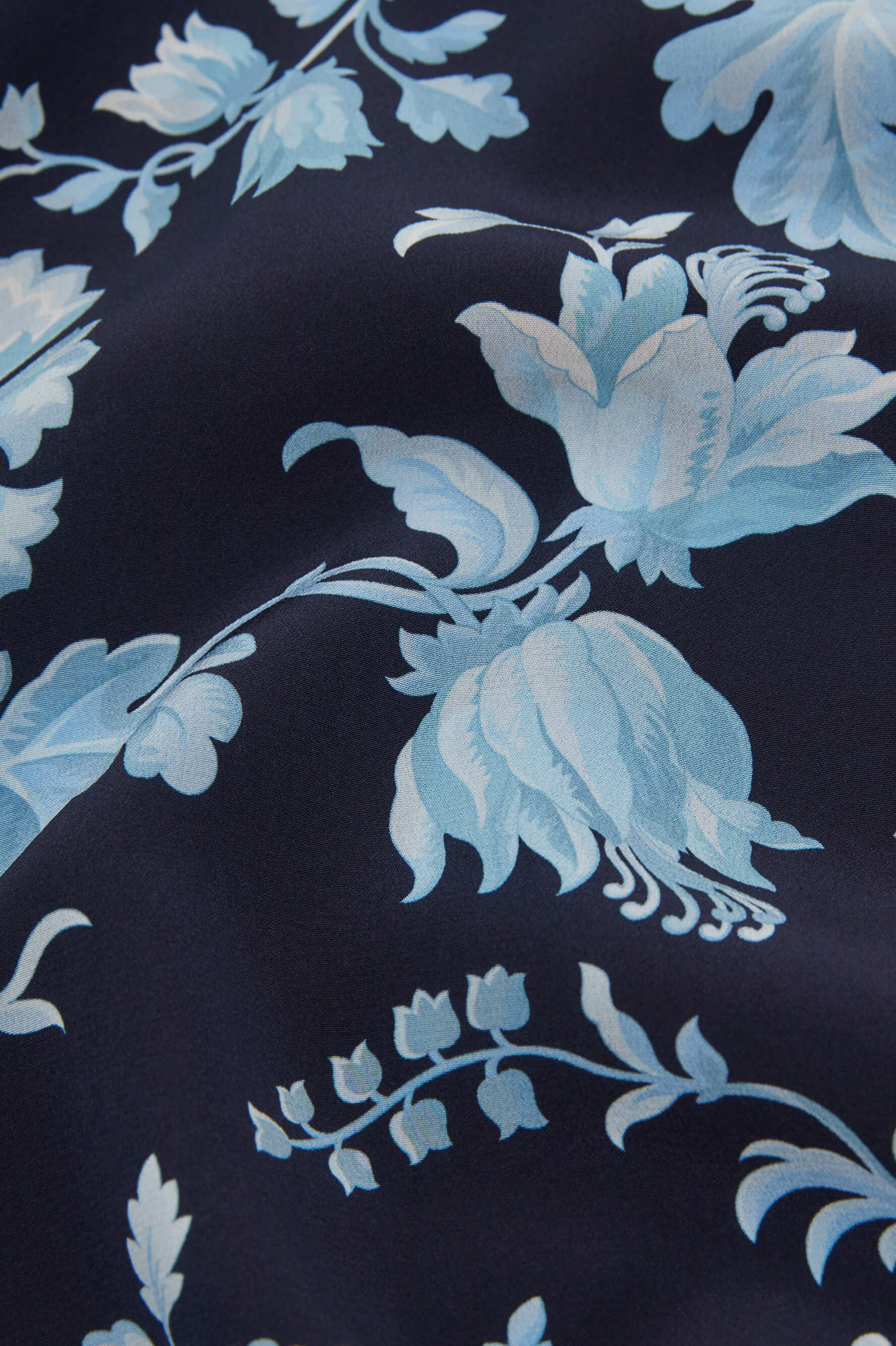 Queenie Alcides Blue Floral Robe in Silk Crêpe de Chine