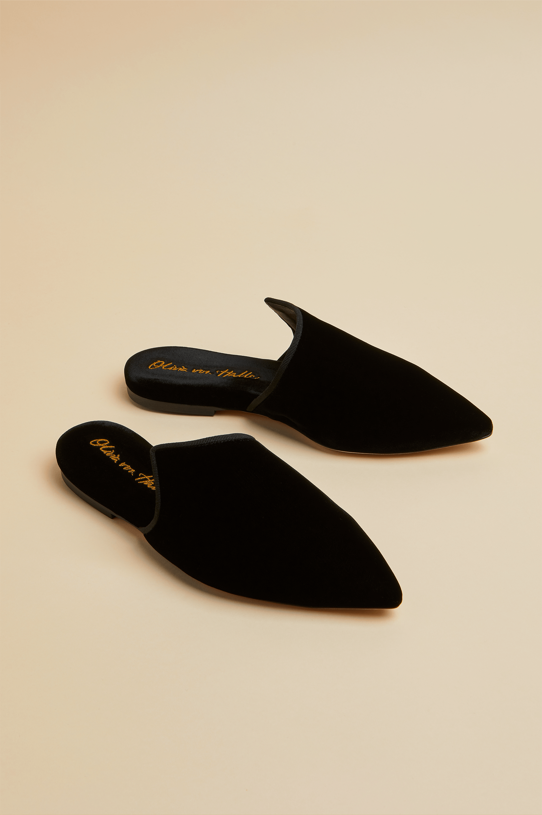 Contessa Verona Black Slippers in Velvet