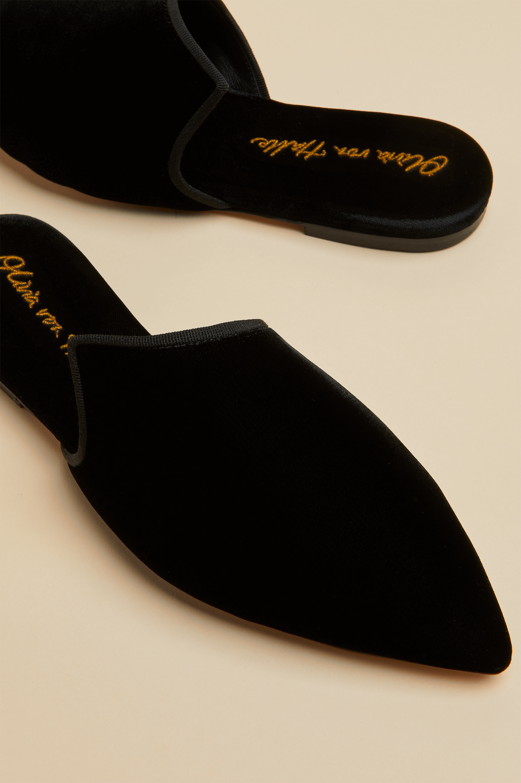 Contessa Verona Black Slippers in Velvet