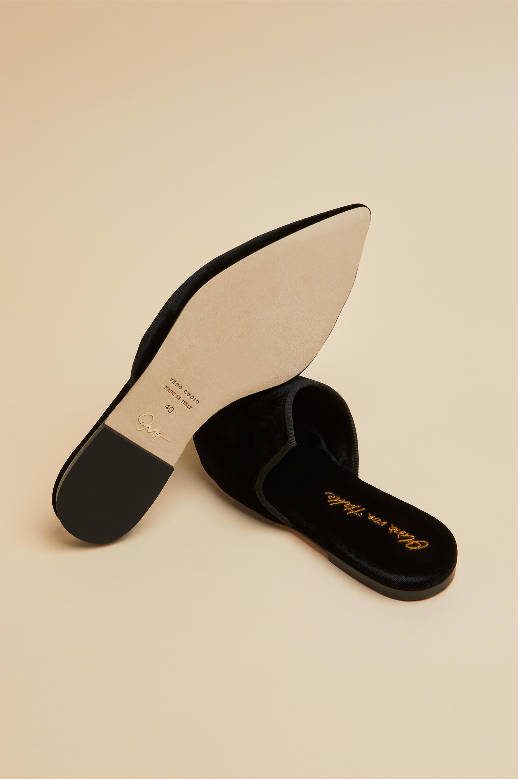 Contessa Verona Black Slippers in Velvet